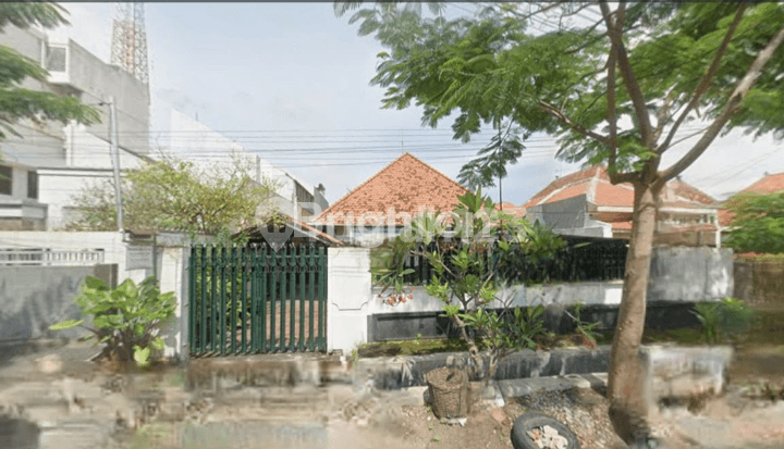 RUMAH TENGAH KOTA PINGGIR JALAN RAYA DEKAT GRAND CITY MALL