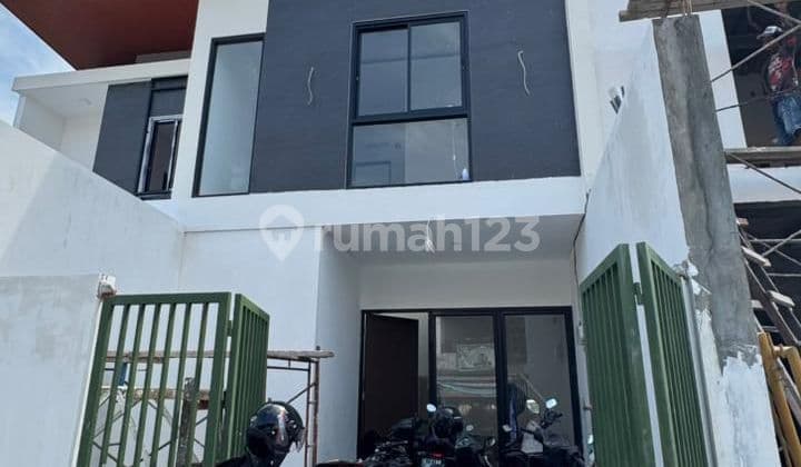 Dijual Murah Rumah Baru 2 Lantai di Semolowaru Hanya 900Jutaan - Row Jalan 3 Mobil