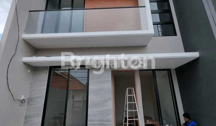 RUMAH BARU MINIMALIS 2 LANTAI DI KUTISARI INDAH - SIAP HUNI DEKAT UBAYA & PETRA