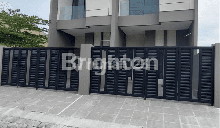 New Sipa Huni Minimalist 2-Storey House with SHM in Tenggilis, Surabaya Near UBAYA, 3 Bedrooms, Wide Road Row