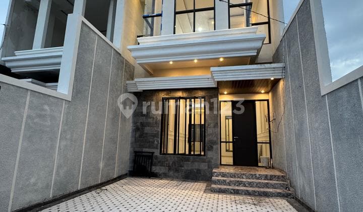 DIJUAL RUMAH BARU 2 LANTAI BAGUS DI WONOREJO, RUNGKUT, SURABAYA TIMUR - ROW JALAN LEBAR