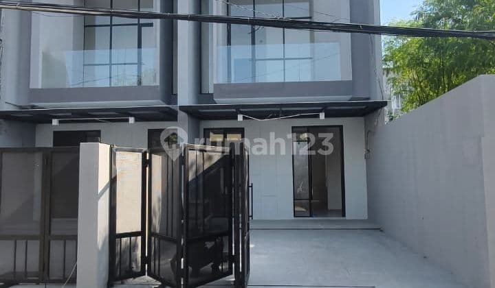 DIJUAL RUMAH BARU 2 LANTAI SIAP HUNI DI LEBAK ARUM 3+1 KAMAR TIDUR LUAS TANAH 122 HANYA 1,6MAN