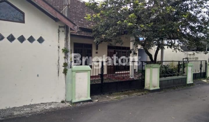 Spacious House by the Roadside, Ungaran Barat, Semarang Regency