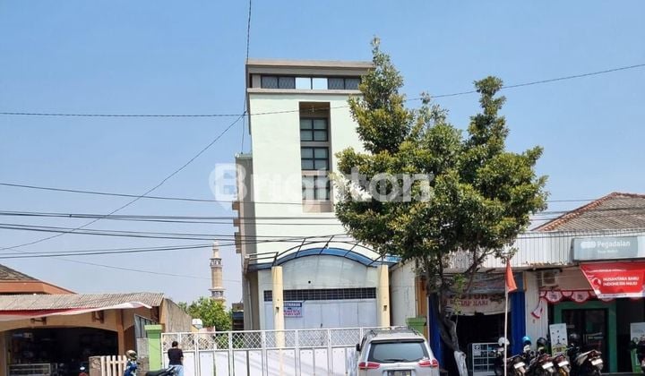 Strategic 2-Story Shop House in the Center of Weleri City