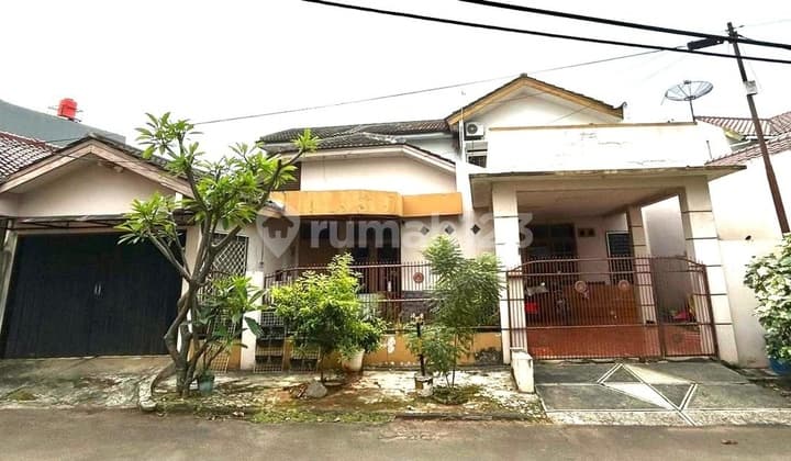 Slashing prices. Neat, Well-Maintained House in Bukit Nusa Indah, Ciputat