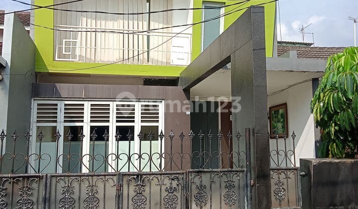 Dijual Rumah 2 Setengah Lantai di Komplek Duren Sawit