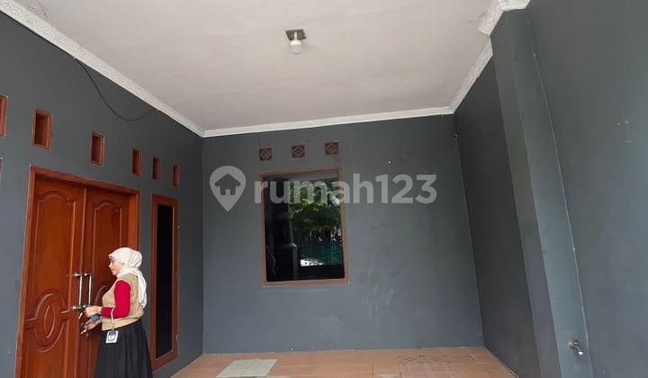 Disewakan Murah Sekali Rumah Siap Huni 2 Lantai di Harapan Indah Bekasi Barat