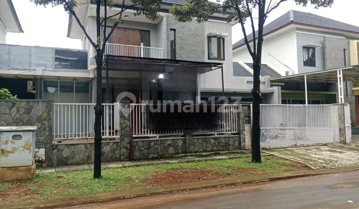 Disewakan Rumah Besar Mewah 2 Lantai Siap Huni di Jln Utama Heliconia Hi Bekasi