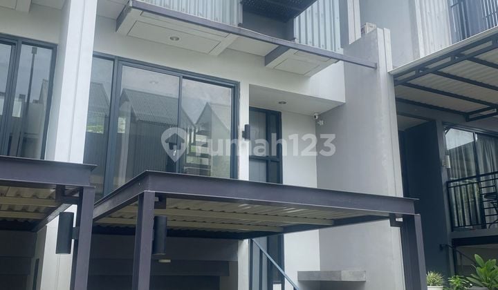 RUMAH DI BSD GREENWICH SIAP HUNI FULL FURNISHED 3,5 LANTAI