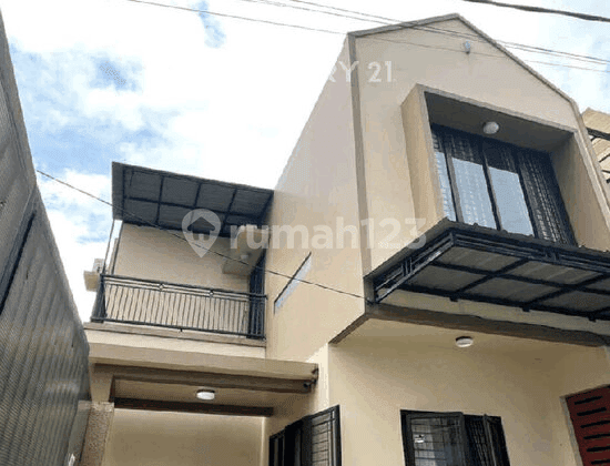 Rumah Baru Full Furnish Akses Tol One Gate di Cijantung S9338