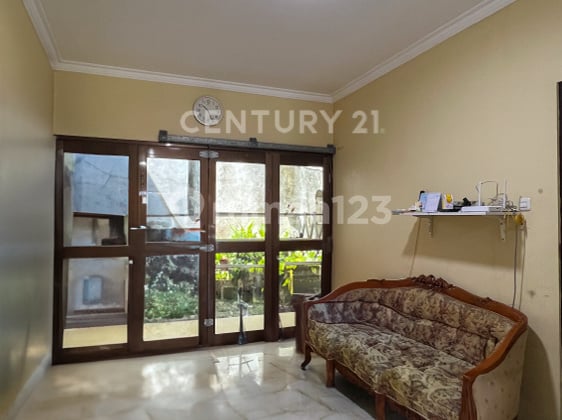 Rumah 5Br Semi Furnished Siap Huni di Kayu Putih R2154
