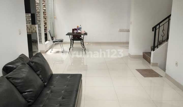 For Rent House in BSD Nusaloka Near Toll Exit Fully Furnished