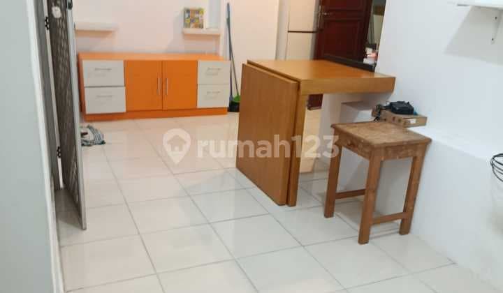 Disewakan Semi Furnish Apartemen Permata Eksekutif Jakbar