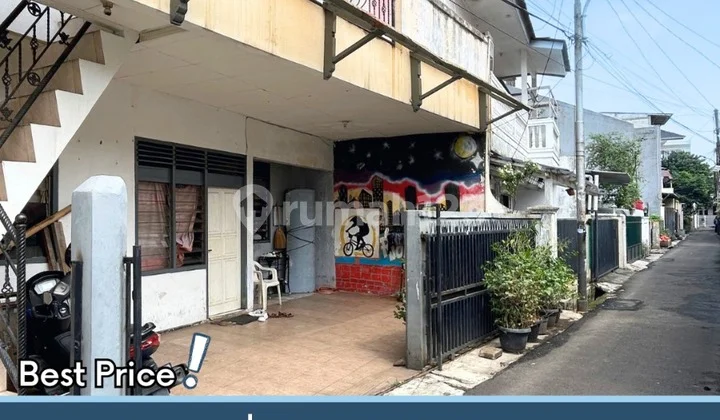 Rumah Kost Masih Aktif Dengan Tingkat Hunian Penuh Dekat Dengan Jalan Utama