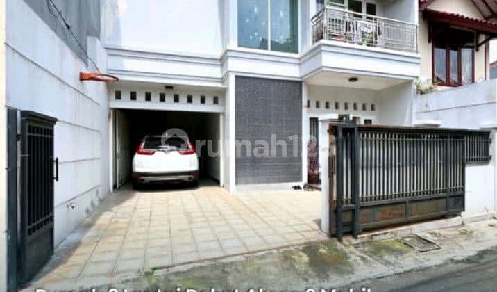 Rumah Bagus dan Siap Huni Jalan 1 Mobil Dekat dengan Jalan Utama