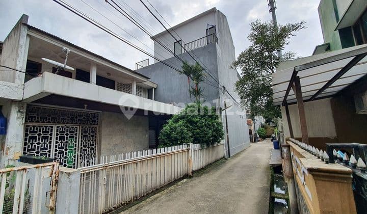 Rumah Masih Layak Huni Jalan 1 Mobil Lebar Dekat Taman Tak Jauh Dari Jalan 3 Mobil