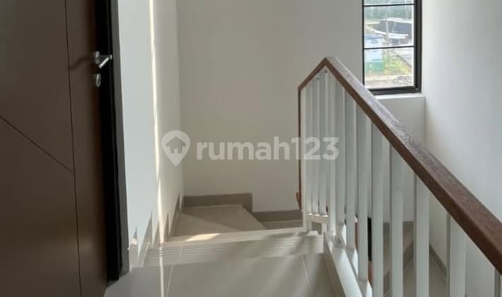 Dijual Cepat Rumah Hoek Metland Puri