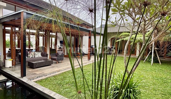 Disewa Rumah Modern Tropical Fully Furnished di Setiabudi Regency
