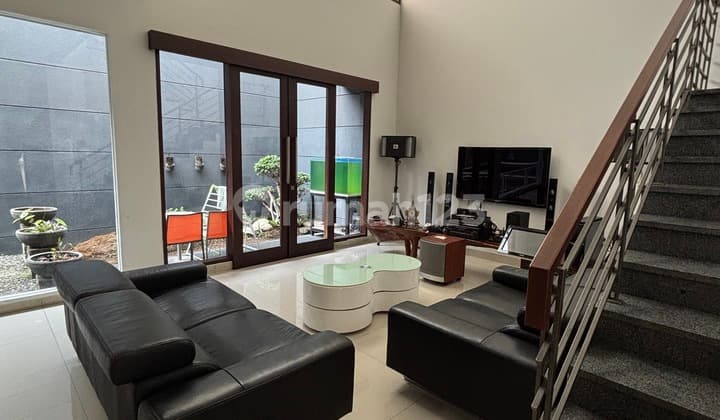 Disewakan Rumah Mewah Modern Minimalis Di Komplek Batununggal