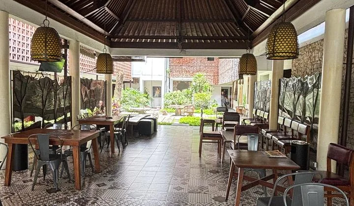 Dijual Hotel Aktif 2 Lantai Strategis di Sayap Riau Kota Bandung