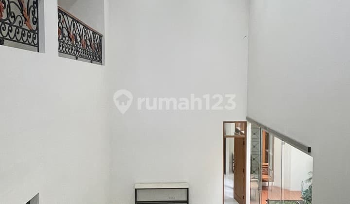 Rumah Modern Terawat Siap Huni Di Komplek Singgasana Pradana