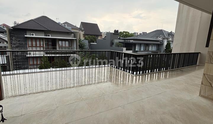 Rumah Modern 5km Full Furnished Mewah Terawat Setraduta