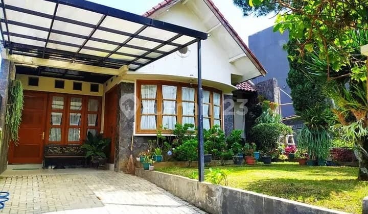 FOR SALE house in the Pondok Hijau residential complex, Geger Kalong area.