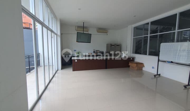 Gedung 3 Lantai Siap Pakai Bangunan Terawat di Pusat Kota Bandung