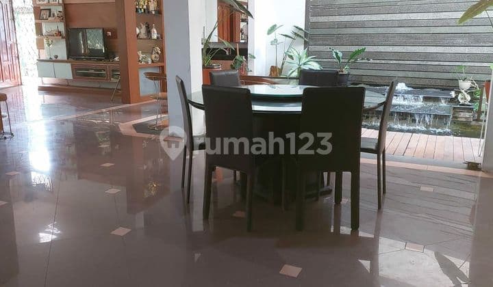 Dijual Rumah Mewah Modern 3 Lantai di Mekar Wangi