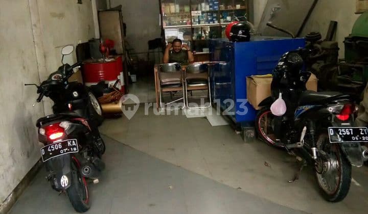 Disewakan/Dijual Ruko 3 Lantai Lokasi Strategis di Mochamad Toha