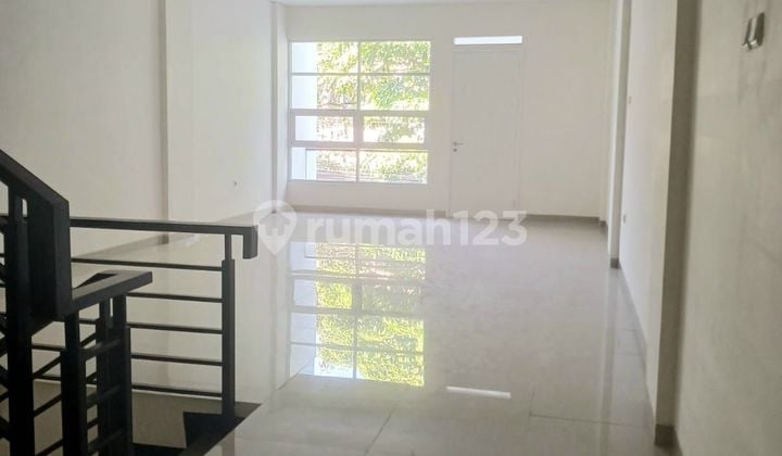 Dijual Ruko Baru Siap Huni 3 Lantai di Sayap Mekar Wangi