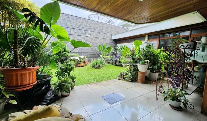 Rumah Asri Lux Semi Furnished Di Tengah Kota Bandung