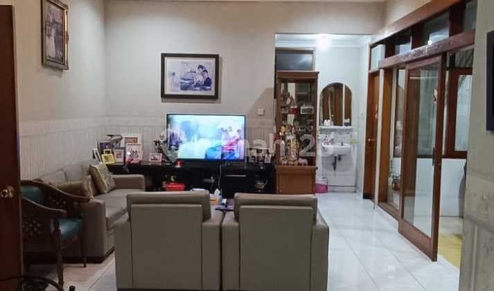 For Sale Ready-to-Live-In House Friendly Price In Singgasana Pradana