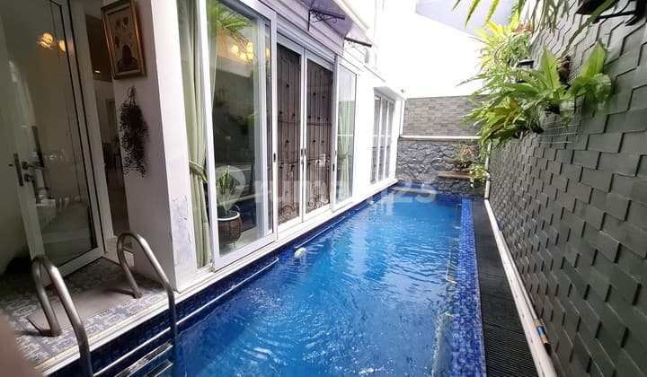 DIJUAL DAN DISEWAKAN RUMAH DENGAN SWIMMING POOL DI MENTENG