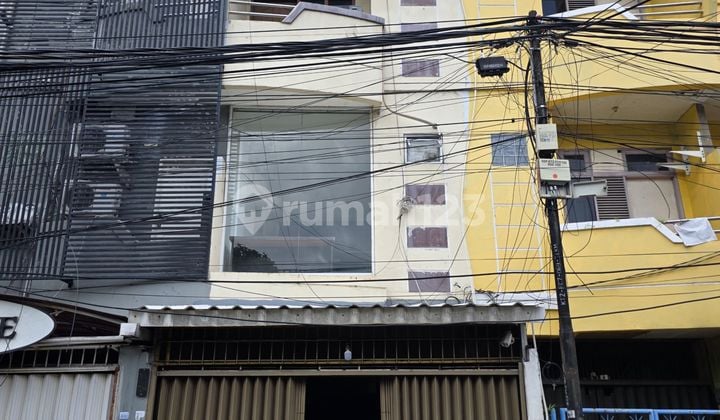 Disewakan Ruko Mangga Besar 4 Lantai Kondisi Terawat Bagus Cocok untuk Usaha Kantor