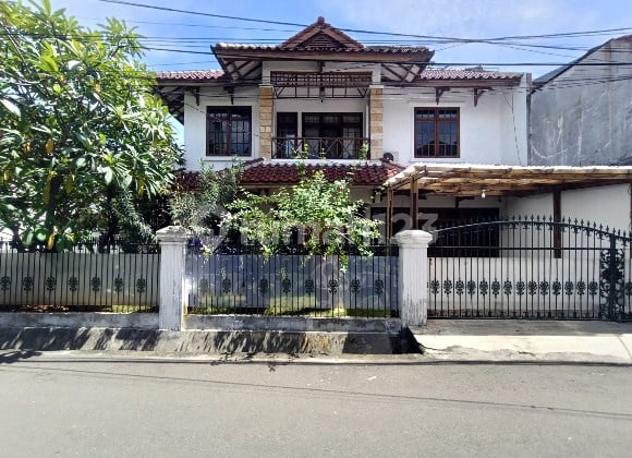 Rumah Megah Siap Huni 5 KT di Tomang Jakarta Barat