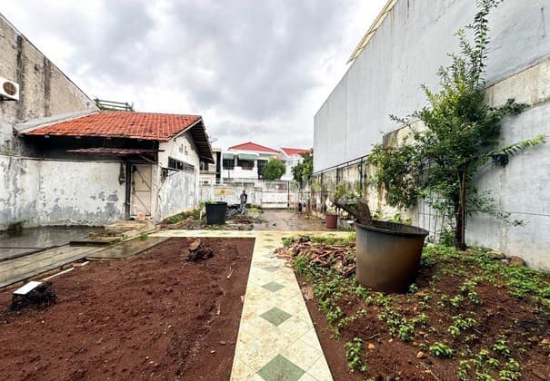 Tanah 350 M2 SHM Hadap Timur di Tomang Jakarta Barat