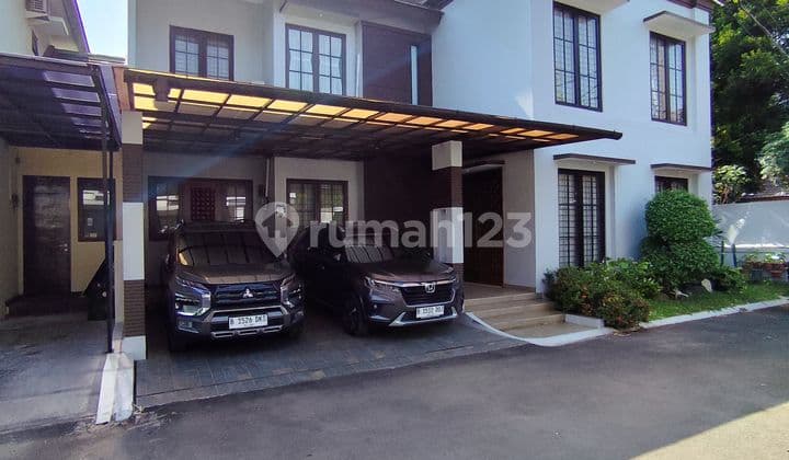 Rumah di Pejaten Timur, Jakarta Selatan Dalam Town House