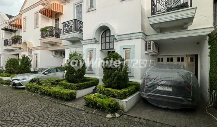 Rumah di Cipete, Jakarta Selatan dalam town house