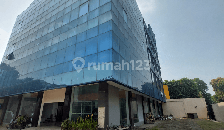 Gedung di Menteng, Jakarta Pusat Cocok kantor atau usaha