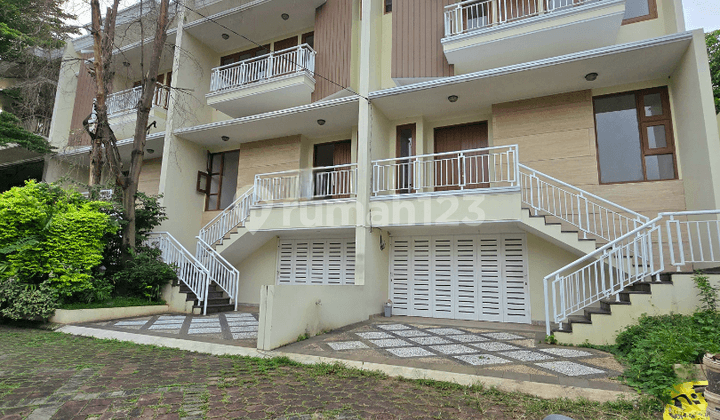 Rumah Di Town House Pejaten Barat, Jakarta Selatan