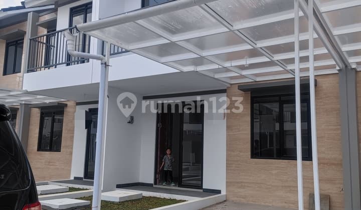 Rumah Baru 2 Lantai di Grand Sharon
