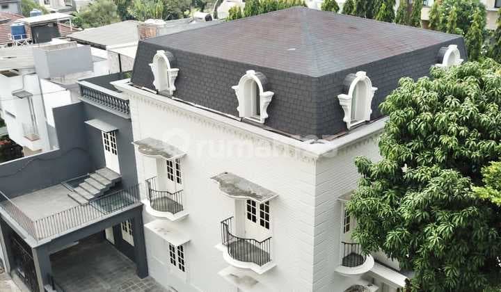 Rumah 2 Lantai Semi Furnished di Arteri Pondok Indah, Jaksel