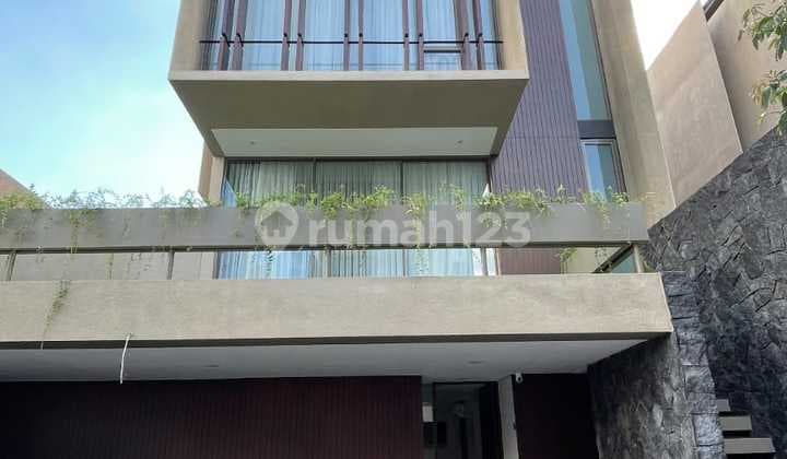 Rumah 3 Lantai Bagus SHM di Kemang , Jakarta Selatan