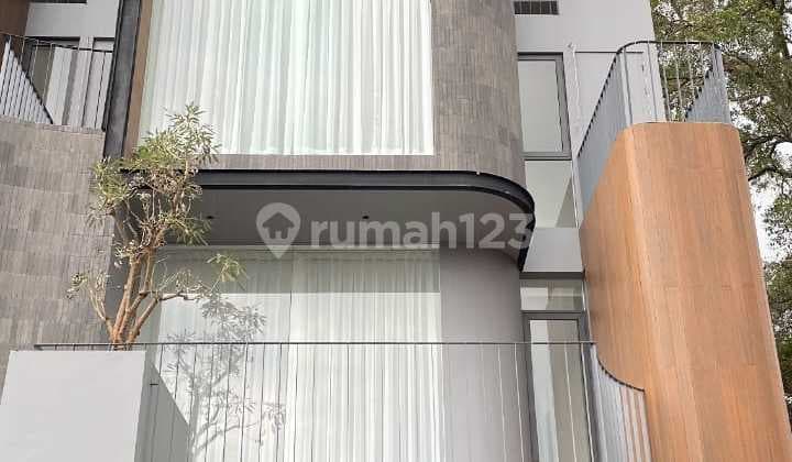 Rumah Siap Huni 3 Lantai di Kemang, Jakarta Selatan