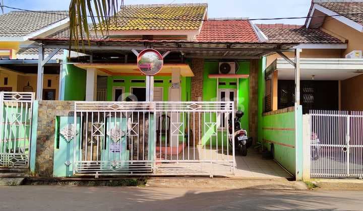 Rumah Bagus Unfurnished SHM di Jalan Depok, Depok