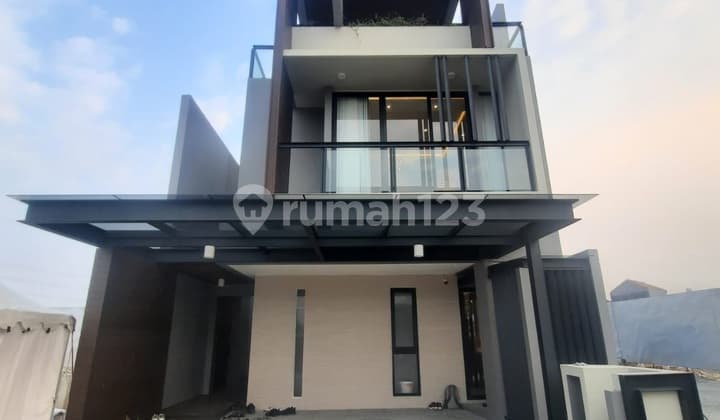 Hunian Baru 3 Lantai South Tresor Metland Cyber Puri Bergaya Tropical Resort