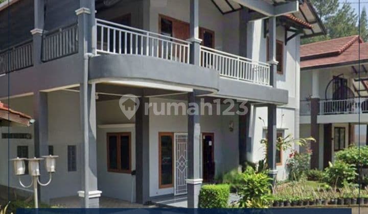 Murah Bagus Siap Huni Villa Istana Bunga. Balkon & Halaman Luas