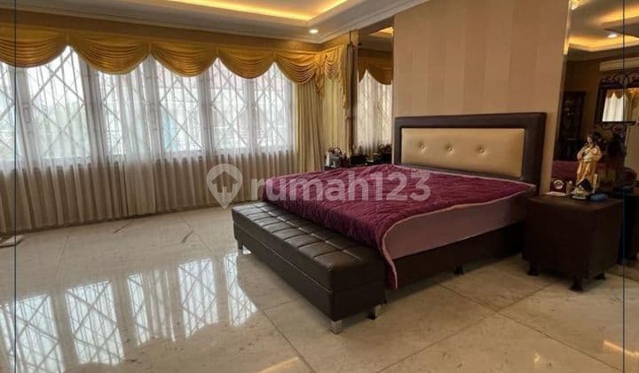 Dijual Cepat - Rumah Bagus Siap Huni Lokasi Sangat Strategis Semi Furnished Row Jalan 2 Mobil & Bisa Kpr Di Pluit, Jakarta Utara
