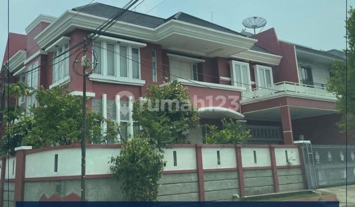 Dijual Cepat Rumah Bagus Posisi Hoek Siap Huni Full Furnished di Greenville, Jakarta Barat